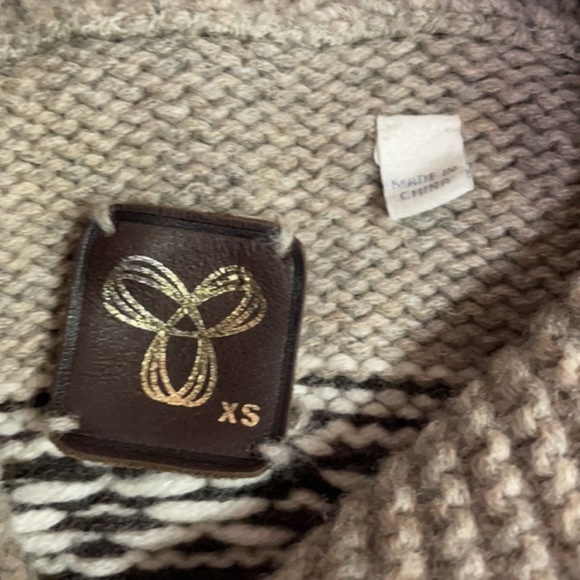 Aritzia, TNA lambs wool sweater - Picture 3 of 5